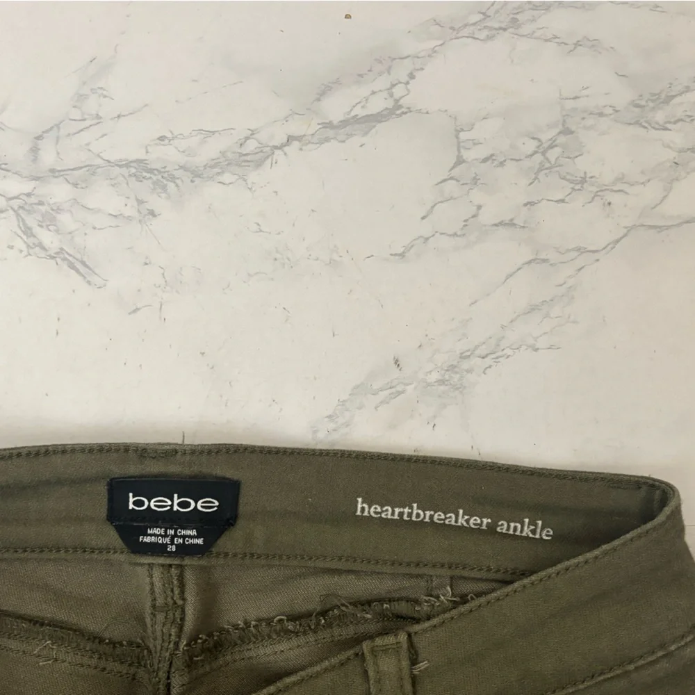 Bebe Women's Heartbreaker Ankle Jeans Size 28 Olive Green High Rise Denim​